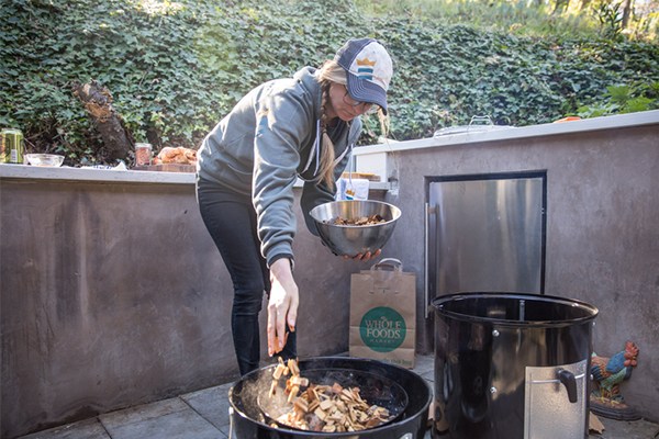 BEST SMOKED BBQ EVER / Nordic Ware Kettle Smoker 